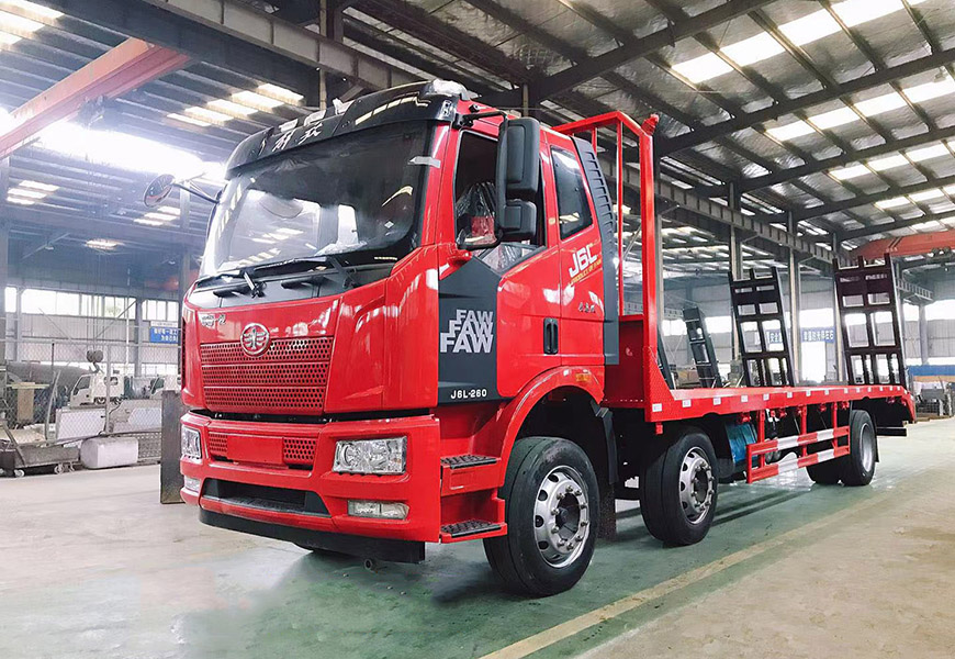 國(guó)六解放J6前四后四平板運(yùn)輸車(chē)